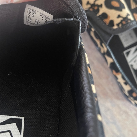NWOT Vans Unisex Classic Slip On Canvas Skate Shoe Leopard/Skulls/Black ~W7.5 - Picture 6 of 7